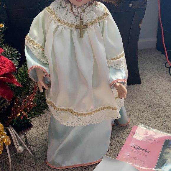 Treasury Collection singing sweetheart 14” Gloria doll - Picture 5 of 15